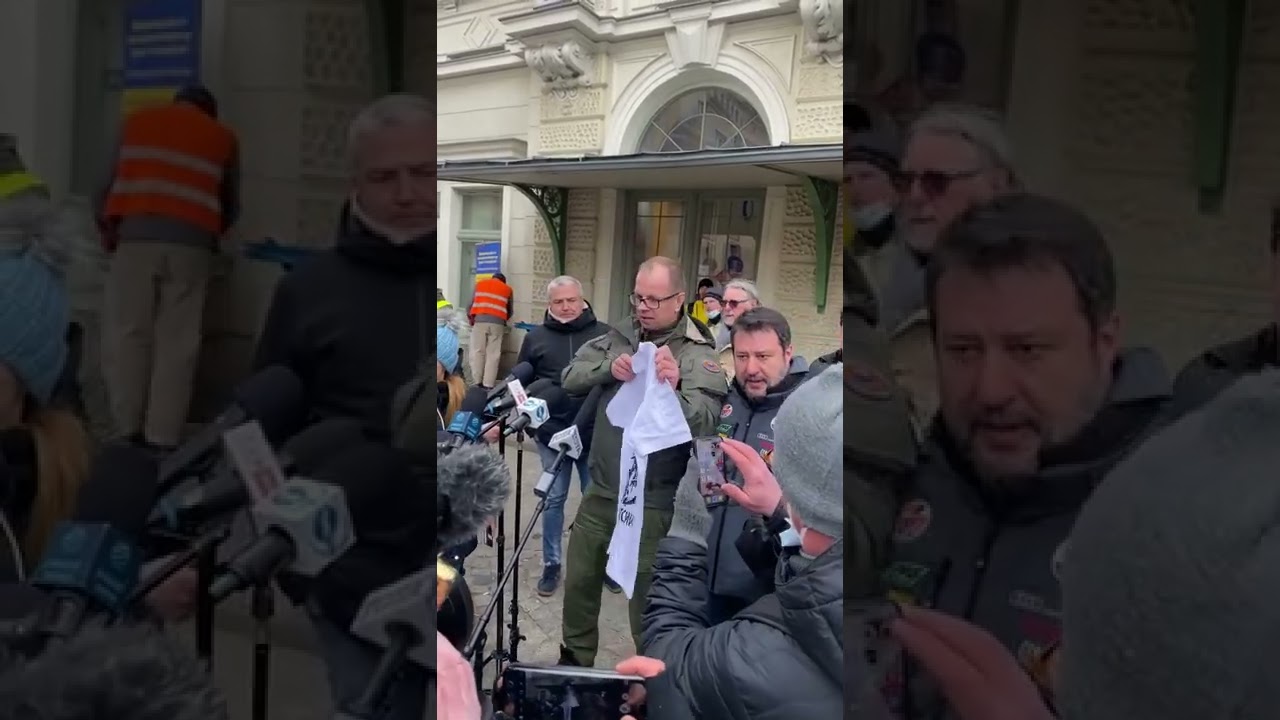 Il sindaco polacco, Salvini, la maglietta proPutin e gli insulti dei giornalisti