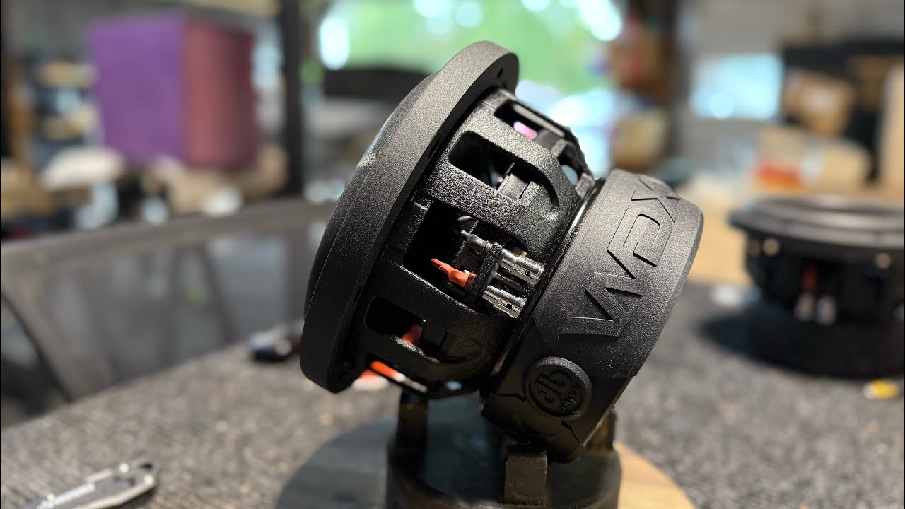 Распаковываем @DBDriveCarAudio WDX G1 8”… Доступная модель без подъема сиденья, одобренная MBE!