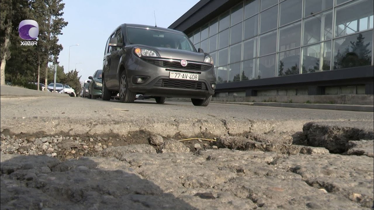 Yağıntılı hava Bakıda yol infrastrukturunda ciddi ziyan vurdu