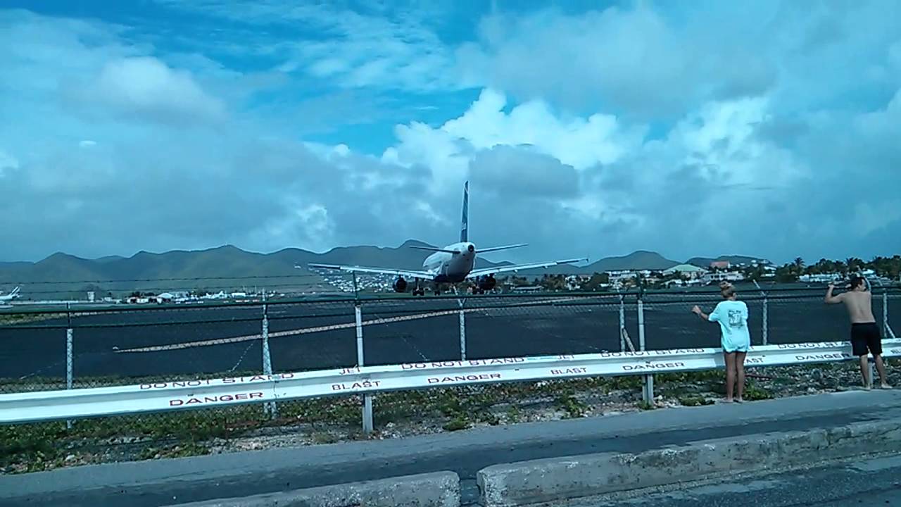 St Maarten take off - jet blast