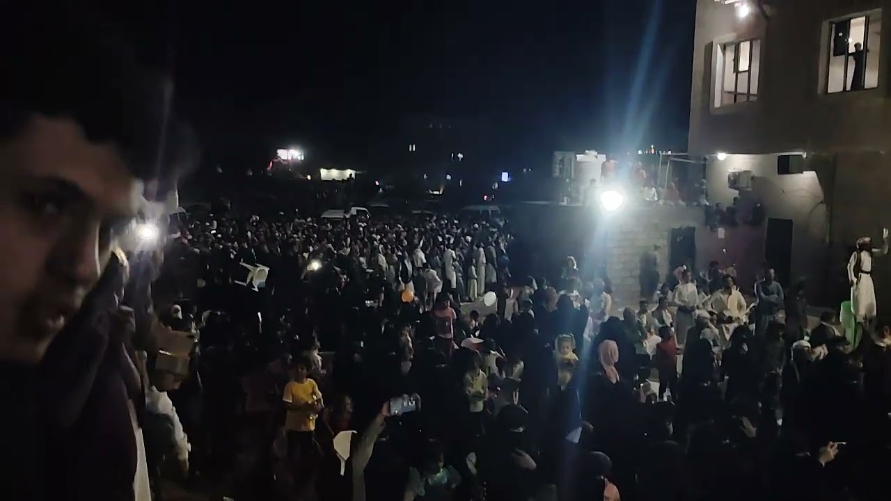 مهرجان مطعم المذق اليمني في محافظة مارب اثنا تسليم الجوائز هيا باص نوها وكل ادوت المنزليه والكثير