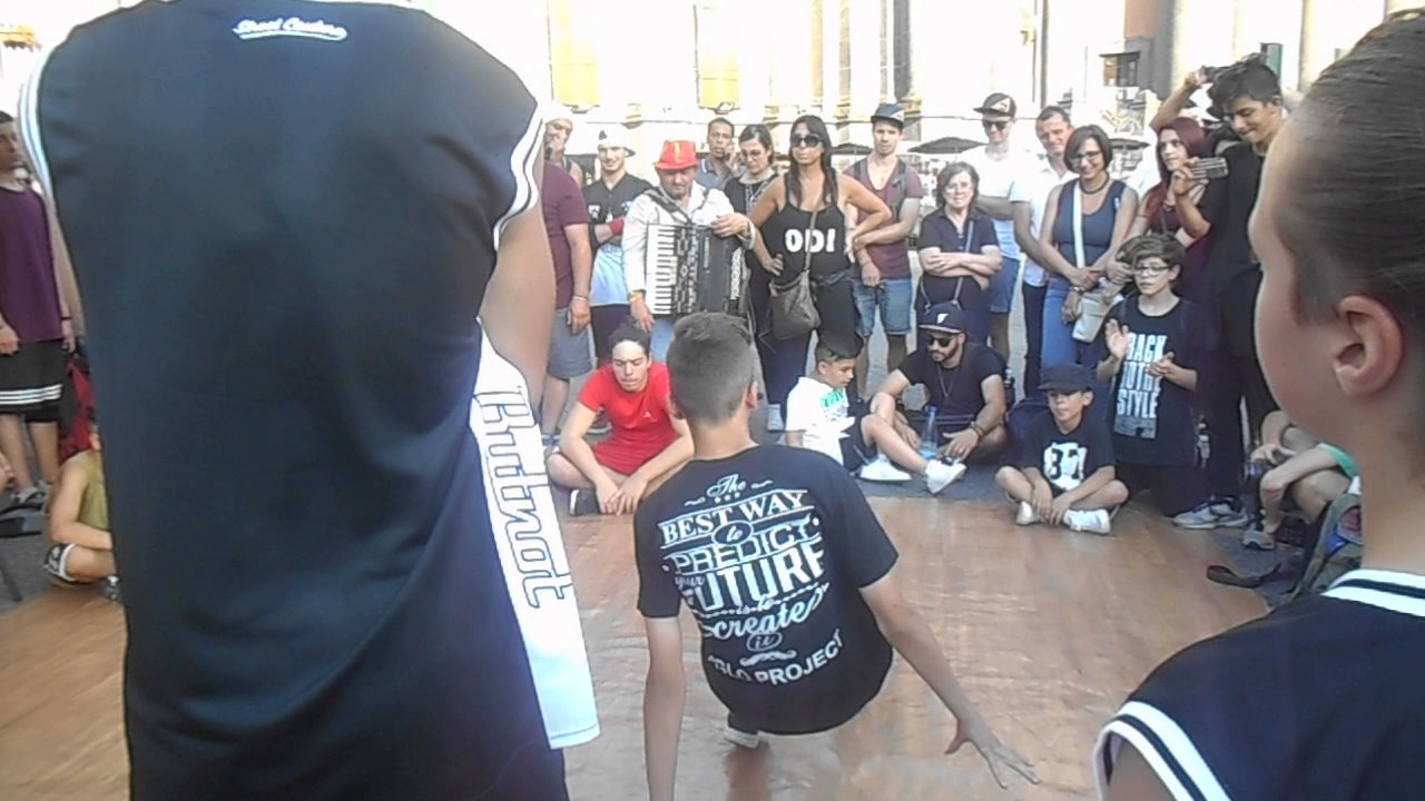 break dance battle 1 vs 1 italy a  napoli