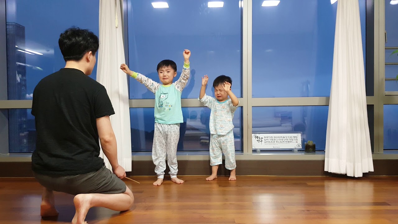 이젠 벌서는것도 혼자에서 둘~ 울 아들 성장기 ㅎㅎㅎ