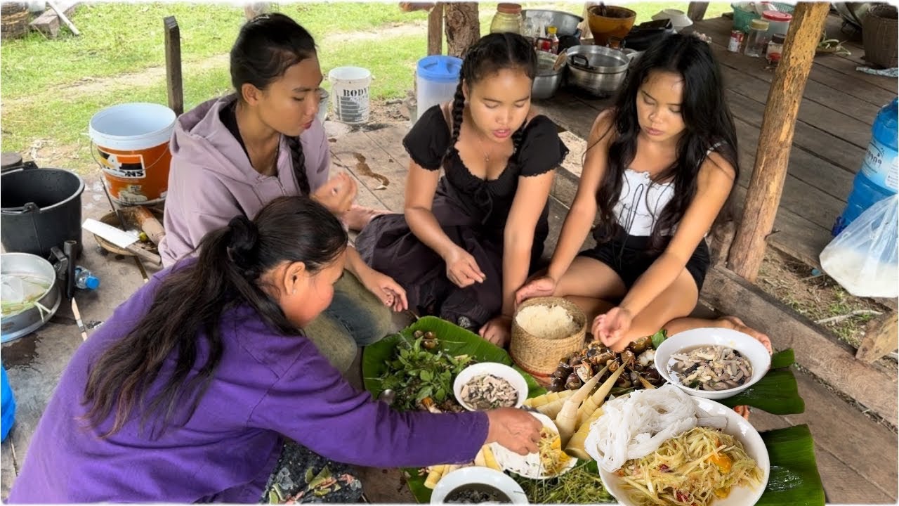ຫຼົກຫຍ້າຢູ່ນາ ກິນຕຳໝາກຫຸ່ງກັບຜັກແວ່ນ🇱🇦หลกหญ้าอยู่นากินตำหมากหุ่งกับผักแว่น
