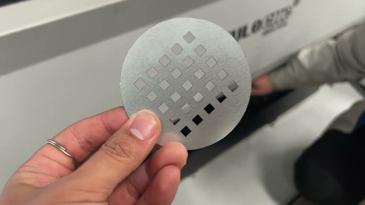 ST-FC1390 Small Enclosed Fiber Laser Cutting Machine for Jewelry