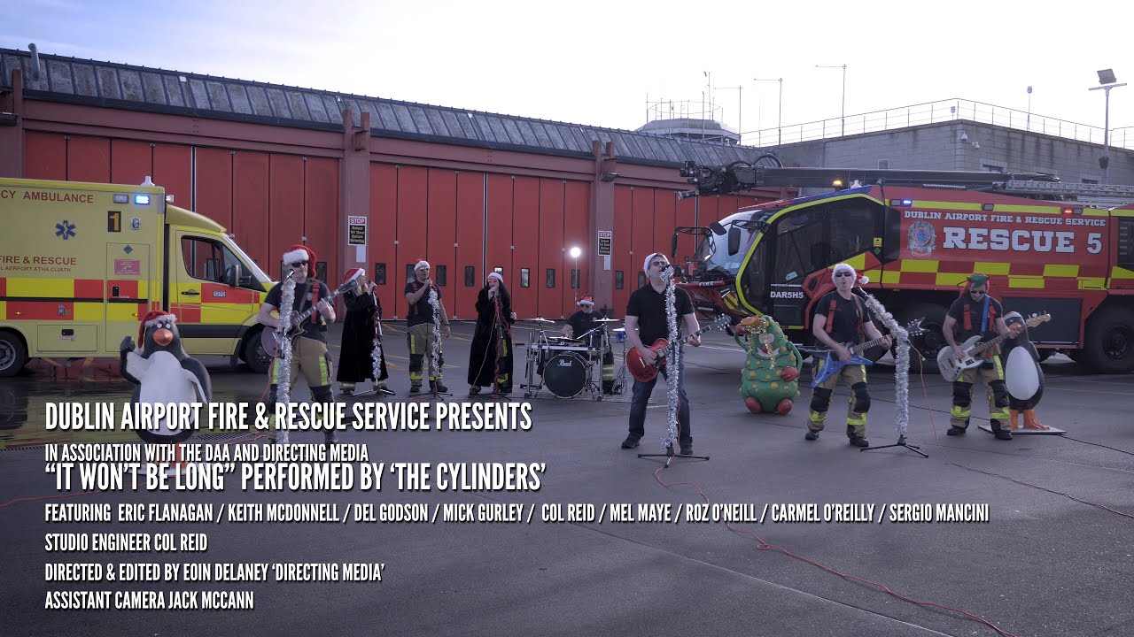 The Cylinders perform  'It Won't Be Long' Christmas 2022