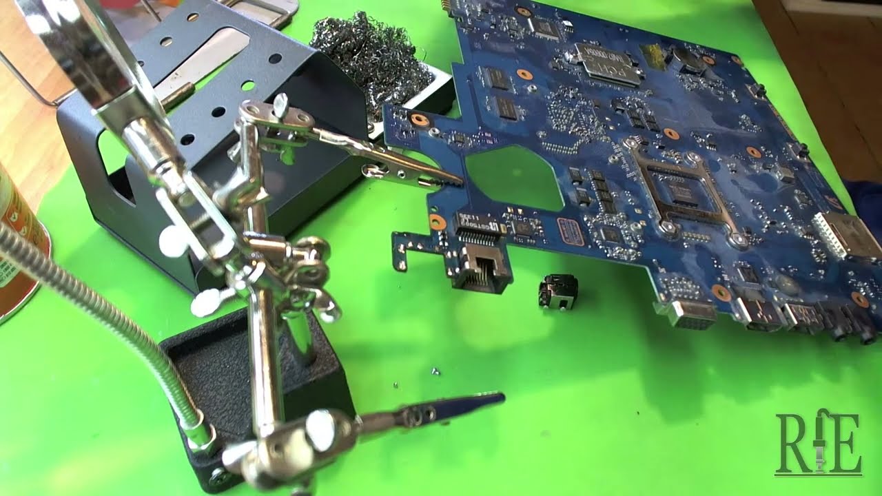 Замена разъема питания на ноутбуке Samsung NP300V5A
