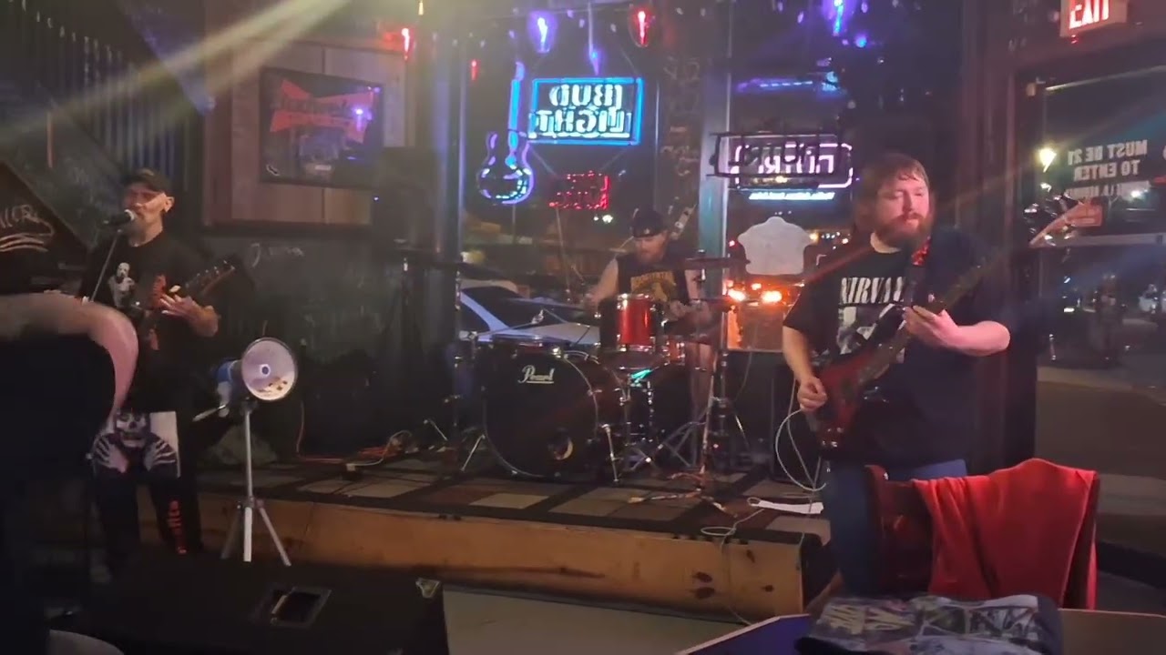 Central tavern. Original song berries smoke sessions 😁