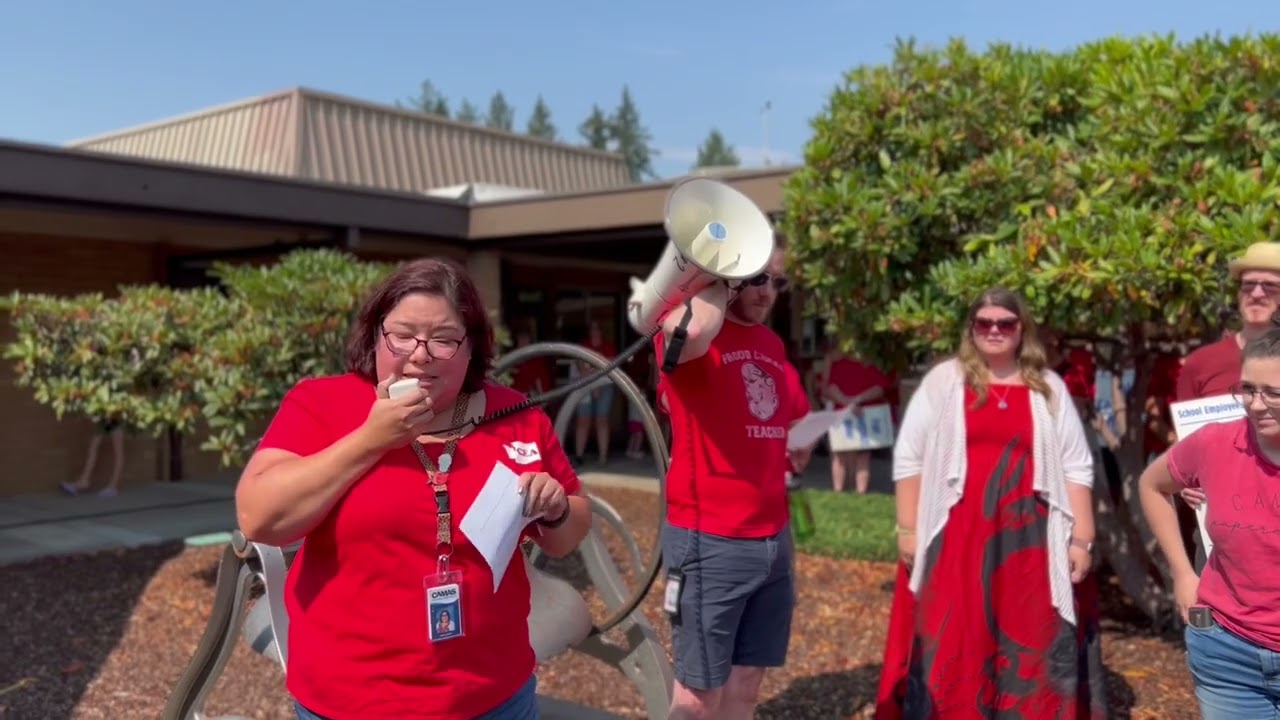 Camas Educators Rally For New Contract