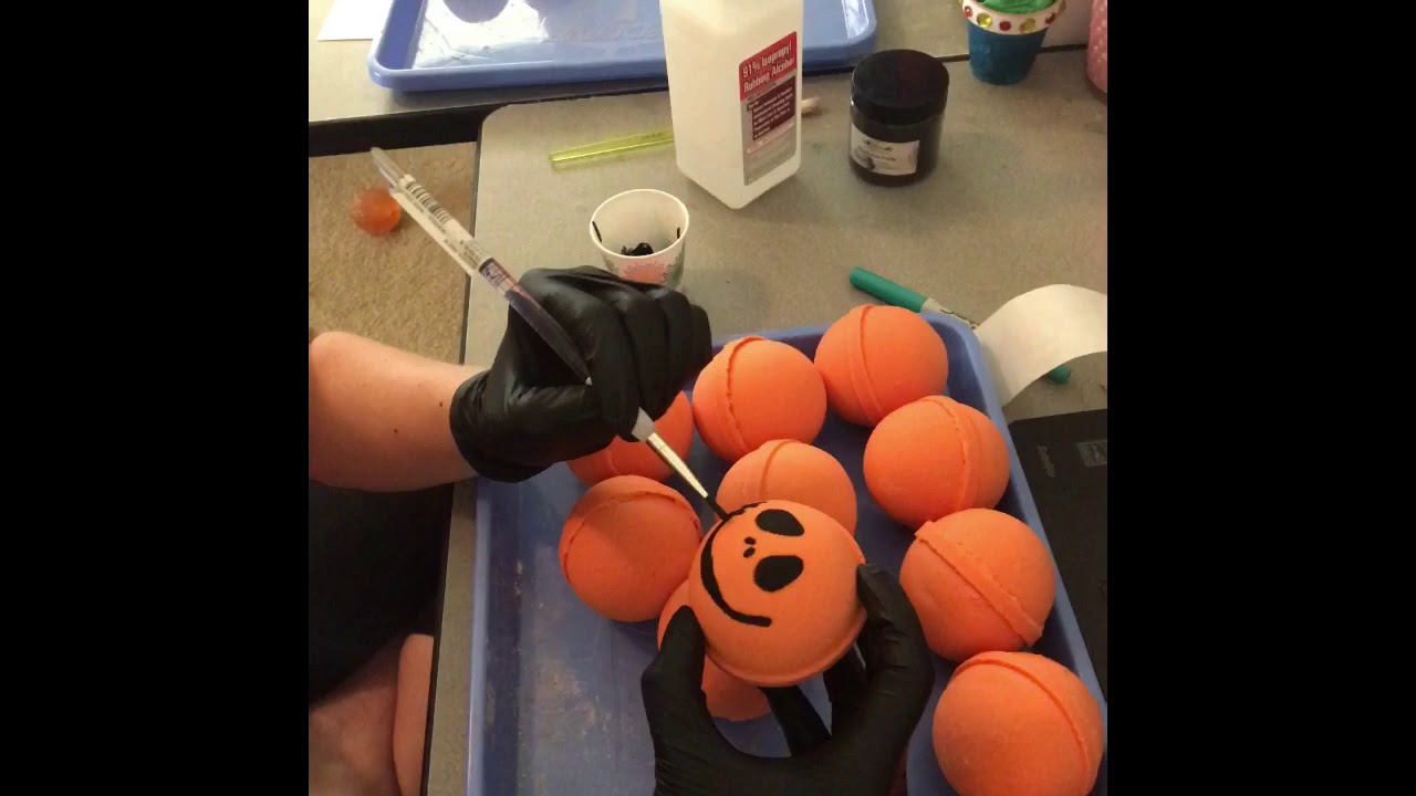 How to paint bath bombs