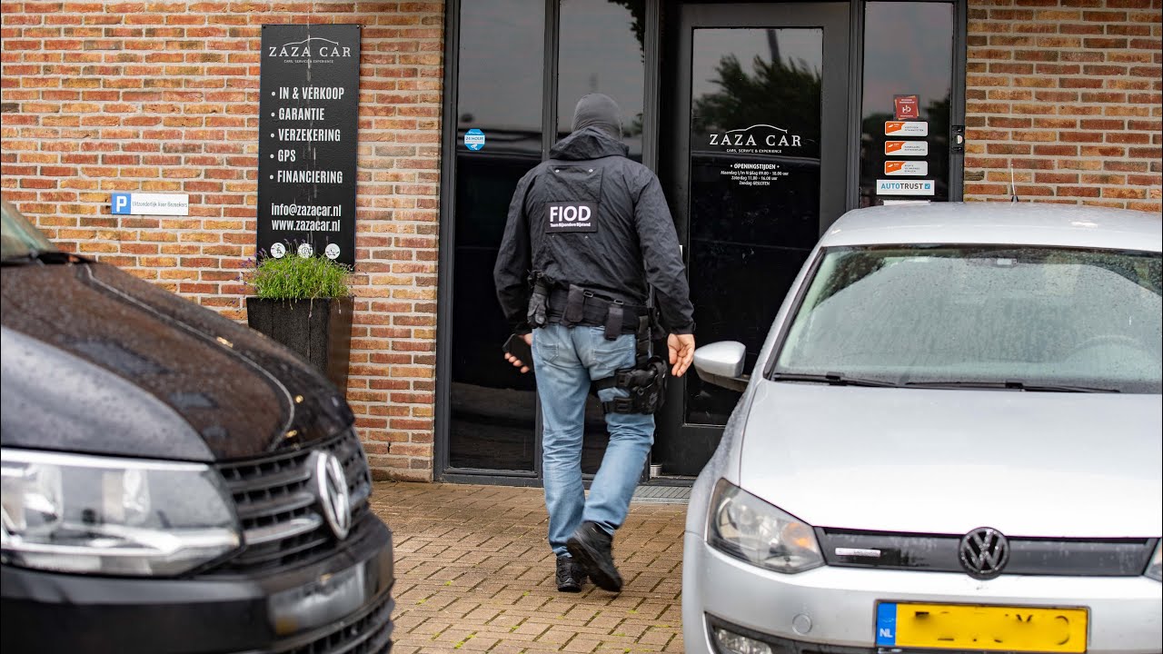 Miljoenenfraude bij verhuurbedrijf van luxe auto's voor bruiloften, FIOD doet inval in Deventer