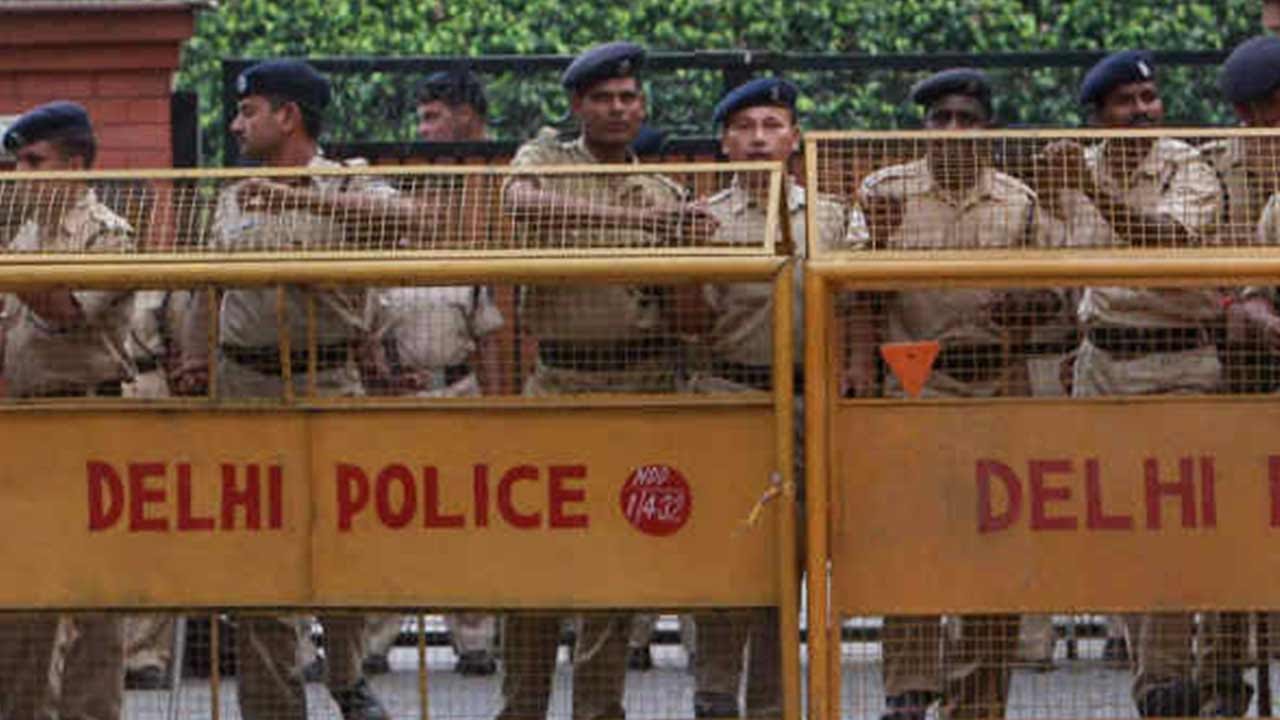 Убийство адвоката NDMC: полиция Дели опечатала отель &laquo;The Connaught&raquo; | Oneindia News