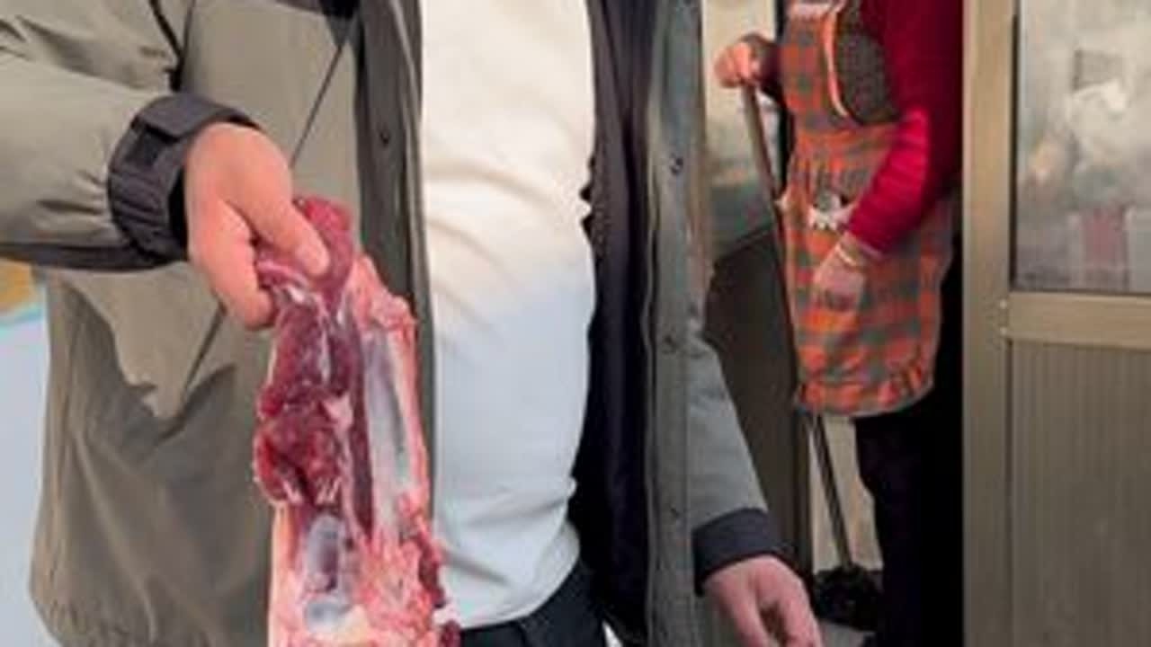 暴脾气做了一锅酱牛肉，他说不是因为他想过吃，而是因为这……快过年啦，卤肉包家家都必备，炖鸡炖鱼炖肉都行，卤鸭货卤肉卤素菜都行，16.9发3大包共到手30小包，每小包都搭配了11种大料，炖出来可出...
