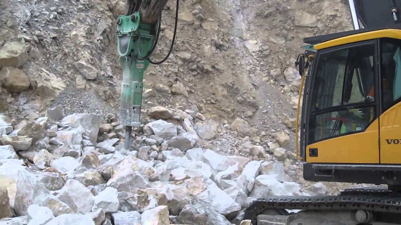Il V45 Montabert al lavoro a Colle Pedrino - Italcementi