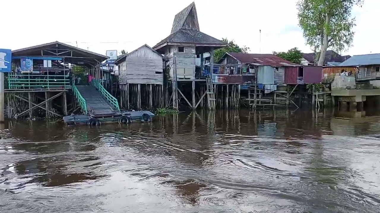 Naik Kapal Fery di Kapuas