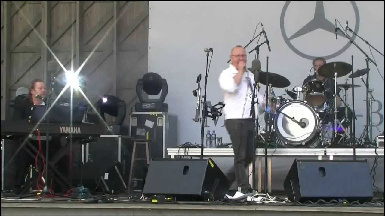 Murkina House Band featuring Kassu Halonen - Strangers in the Night