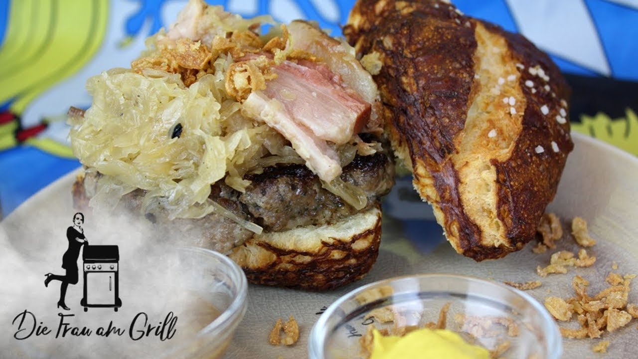 Bavarian Bratwurst Bacon Burger | Die Frau am Grill