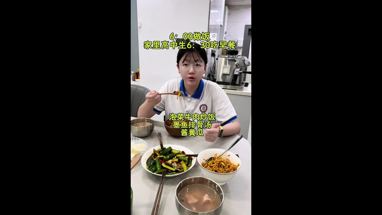 墨鱼排骨汤敏希爸从小吃到大，到现在一直很喜欢，敏希和爸爸口味也一样。
