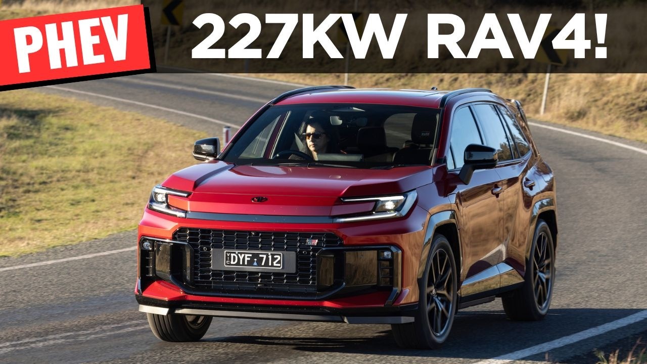 Обзор Toyota RAV4 GR Sport (PHEV) 2026 года: разгон 0-100 и тест-драйв от первого лица