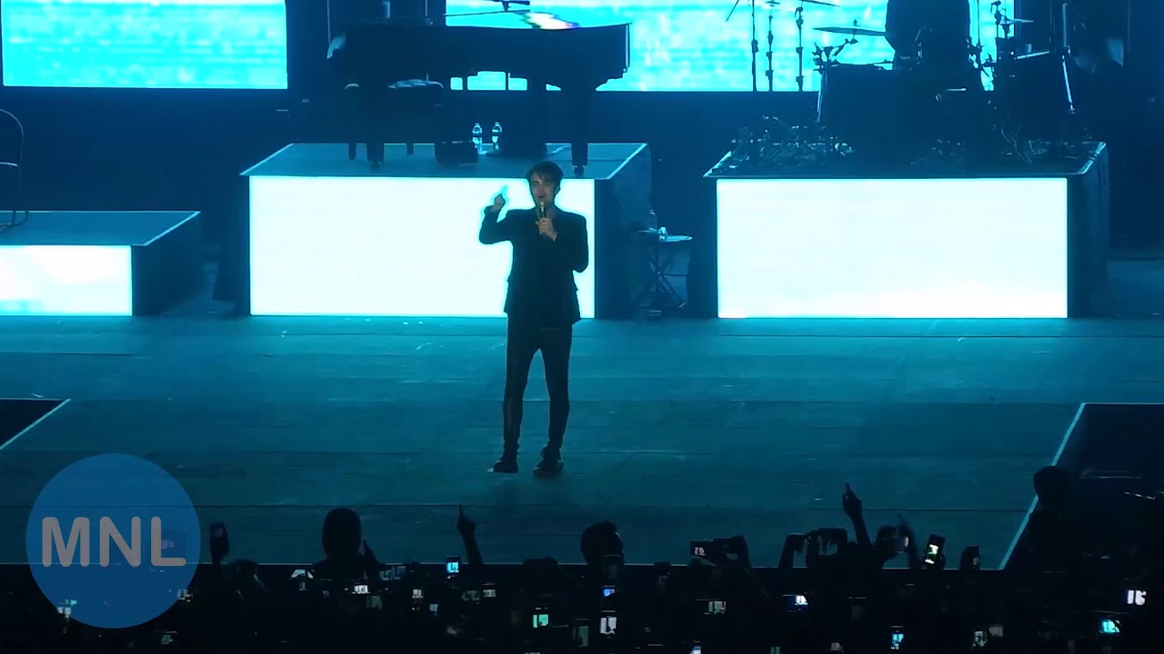 VEGAS LIGHTS (Panic! At The Disco | 2018 Momentum Live MNL)