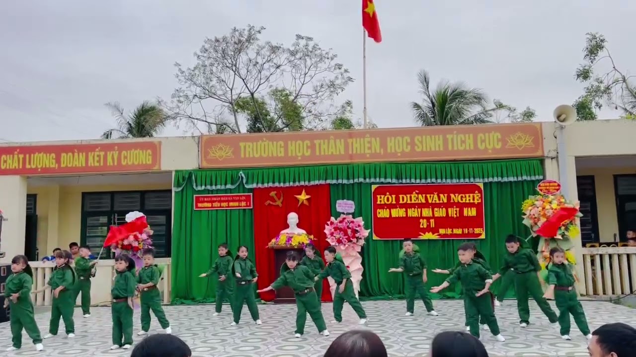 Mashup : Khát Vọng Tuổi Trẻ, Rừng Xanh Vang Tiếng TàLư, Một Vòng Việt Nam.