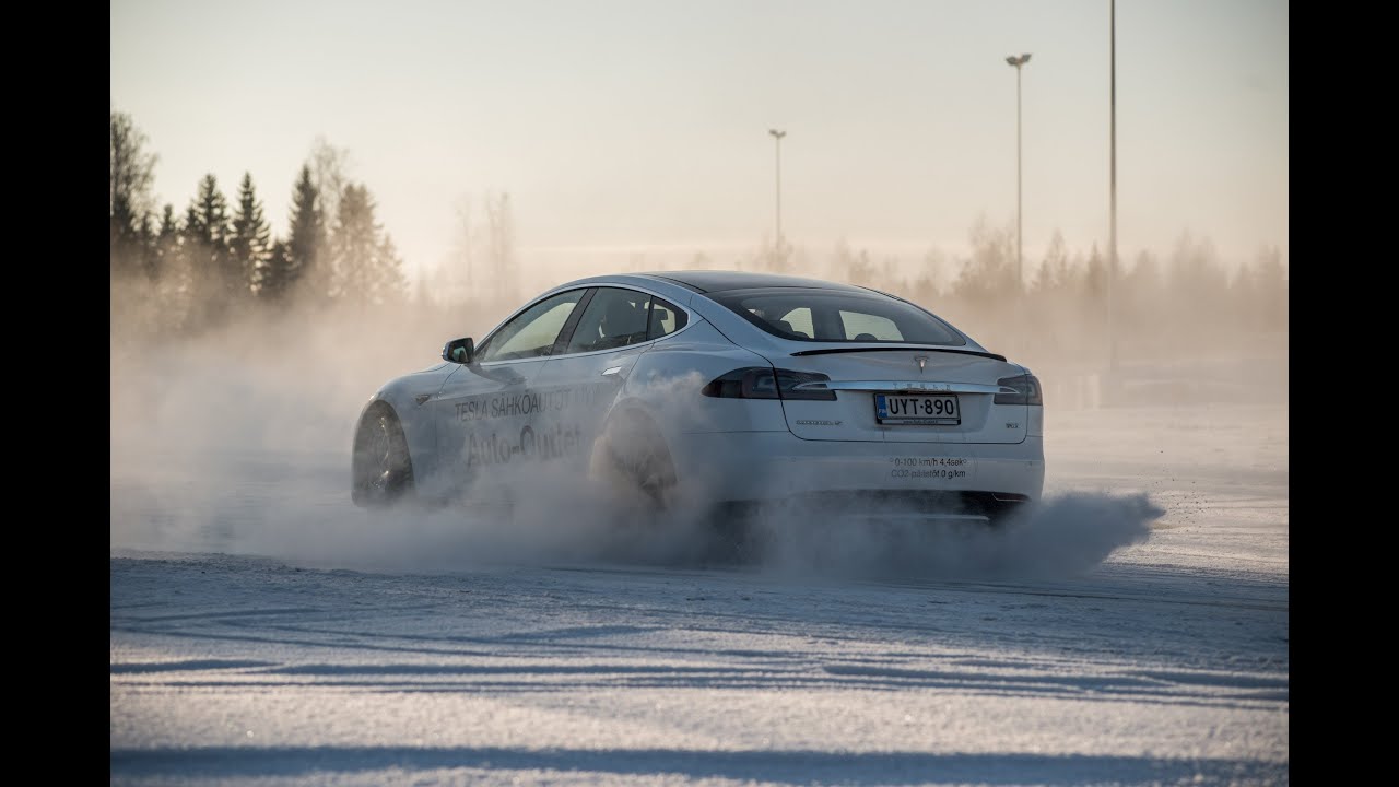 Testiss&auml; Tesla Model S (Teknavi 4/2014)