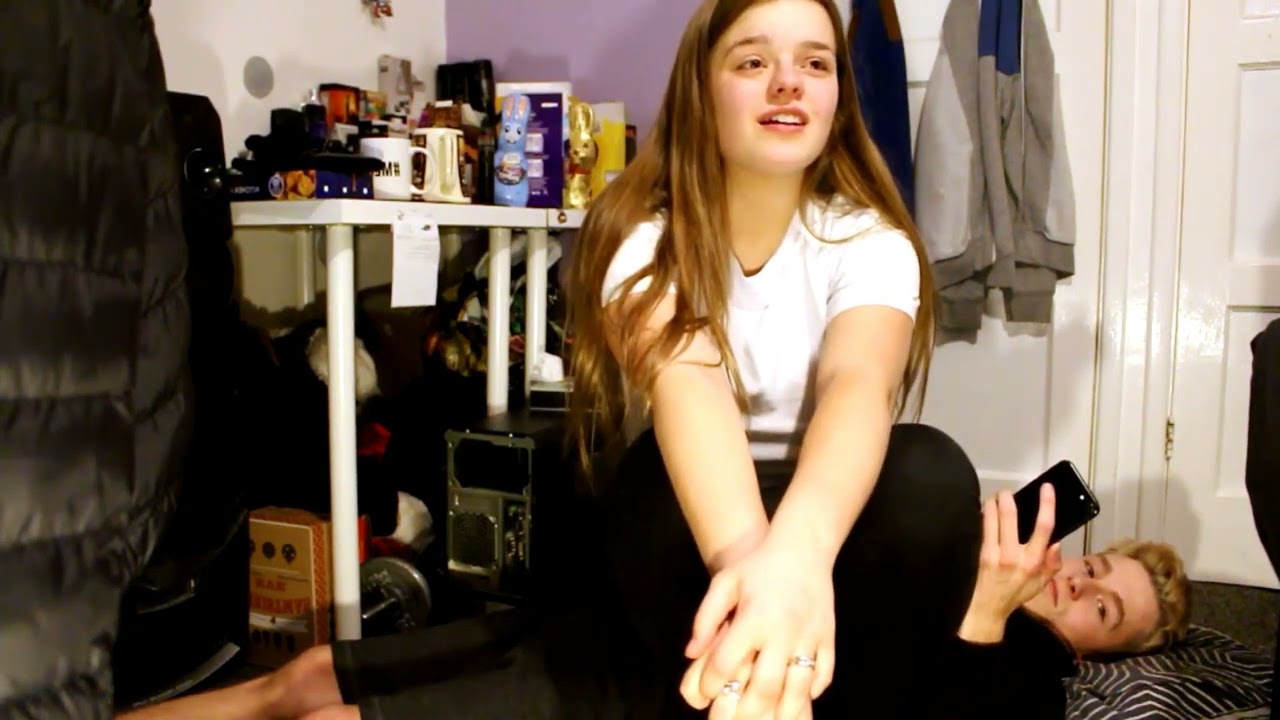 GIRLFRIEND STOMACH SITTING CHALLENGE