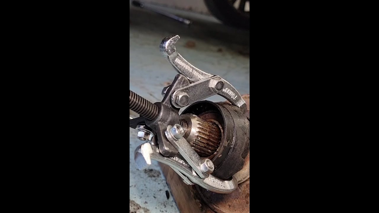 [2pc Drive Shaft] How to Pull Steady Bearing Out! #autorepair #automotive #carrepair