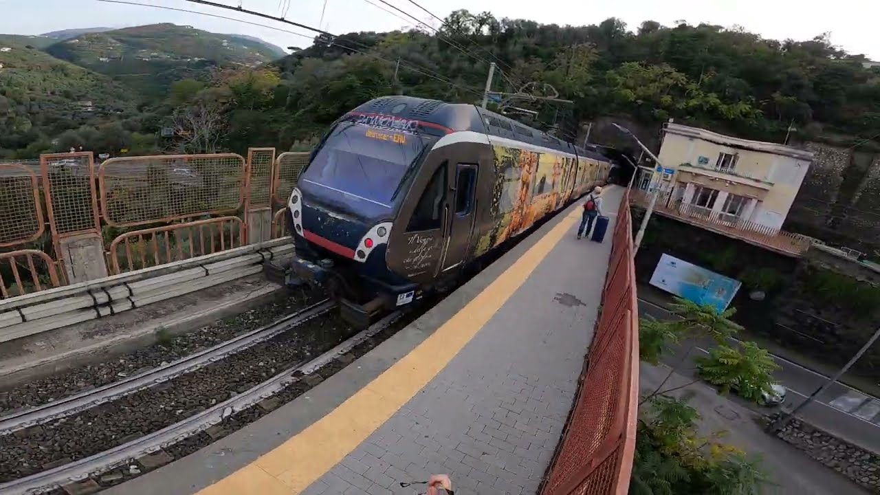 Circumvesuviana: la stazione di Seiano, tutta sul ponte
