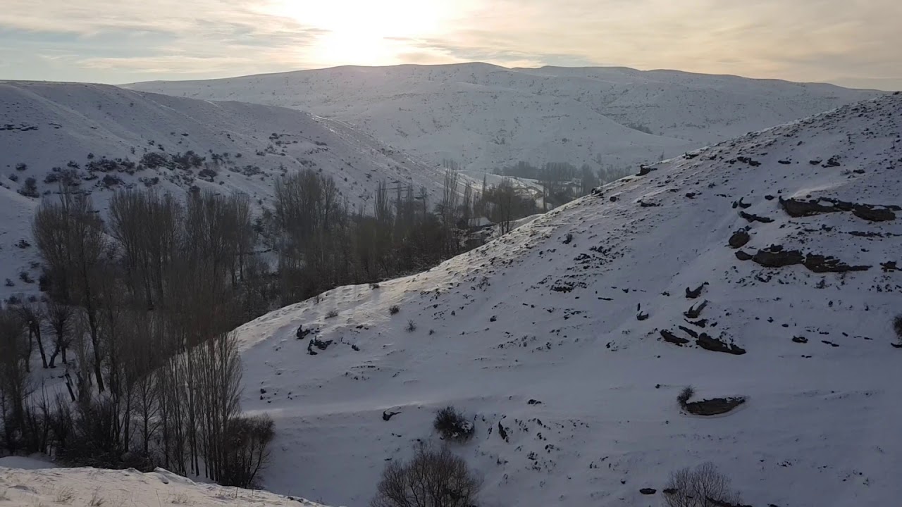 Sivas türküsü  köyüne  yıllar  sonra gelen adam içten söylüyor  helâl olsun mutlaka dinle