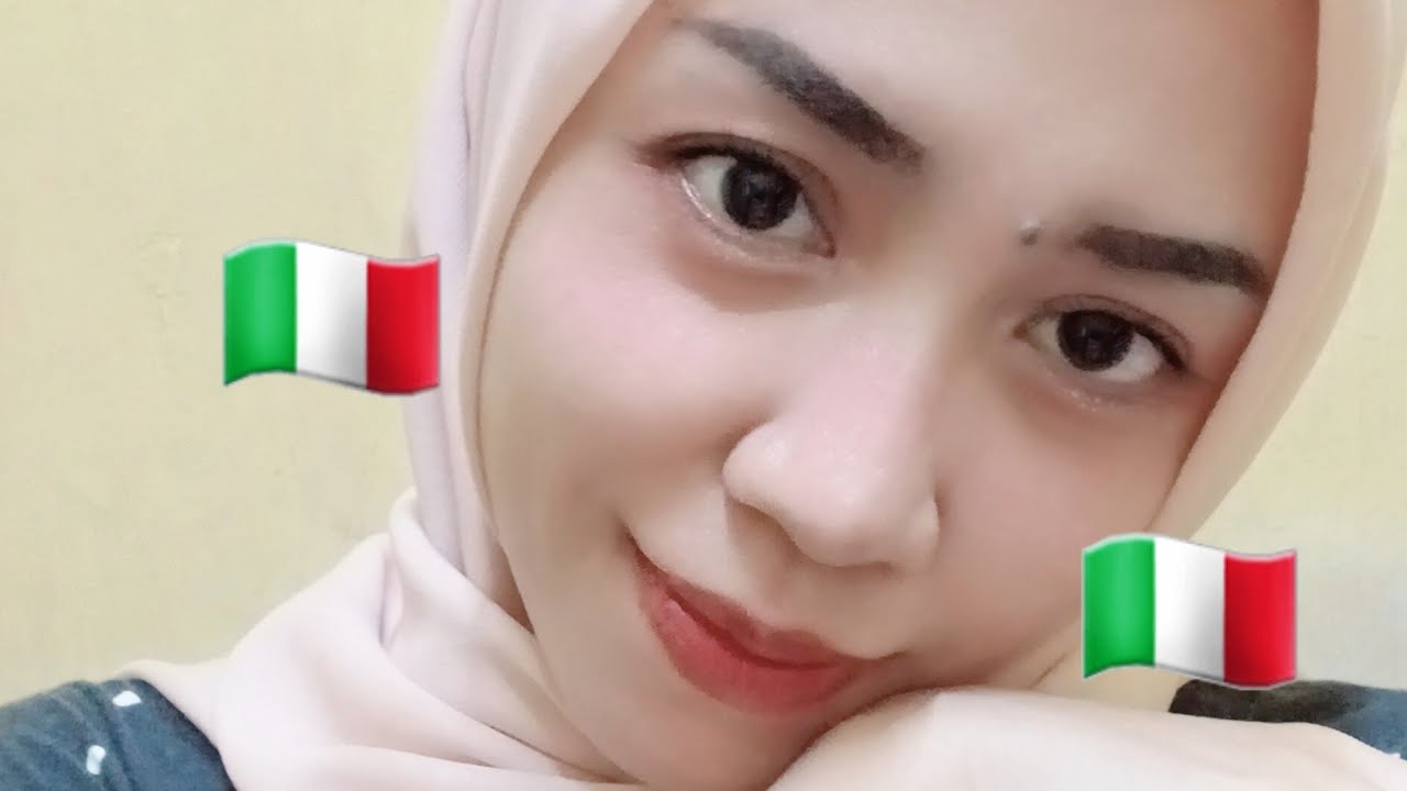 ASMR italian trigger words in 2 minutes 🇮🇹