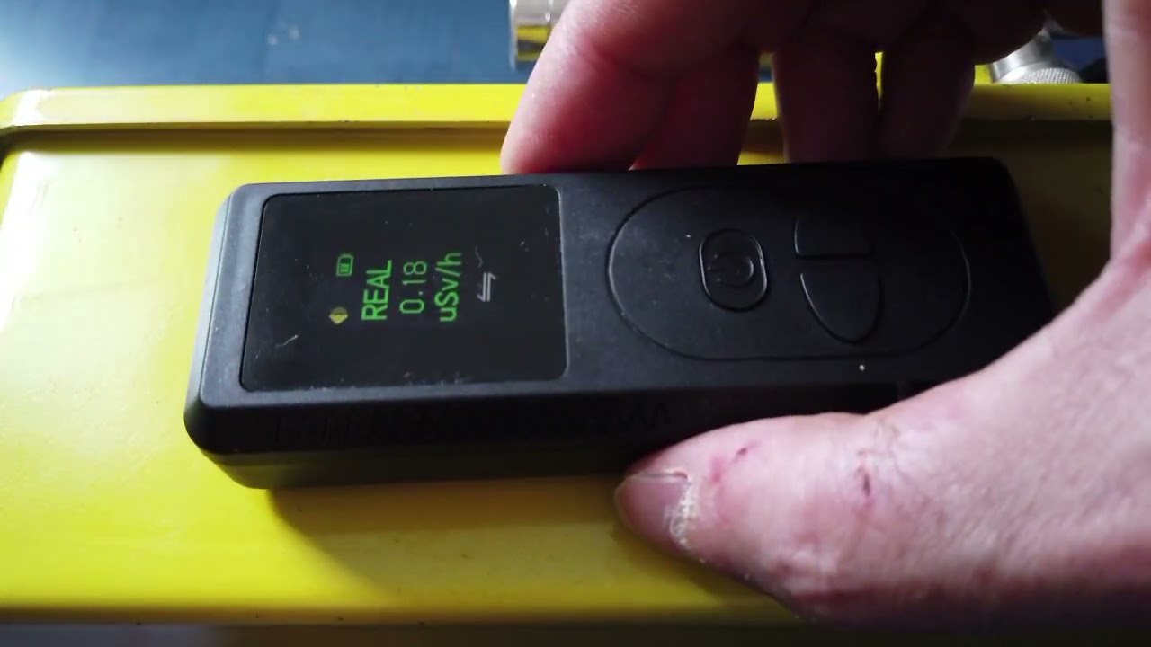 Chinese Fake Geiger Counter XY-G3 runs with screwdriver as Geiger tube...
