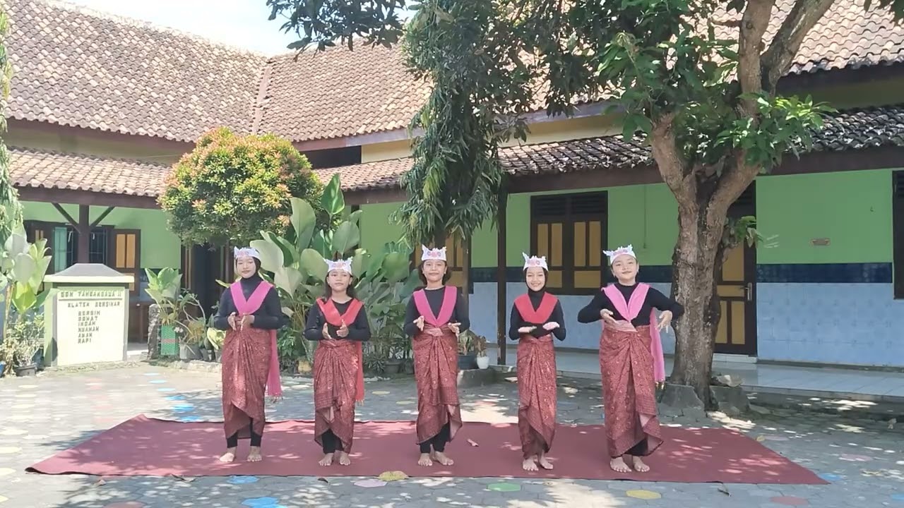 Tari Wonderland SD N 1 Pedan