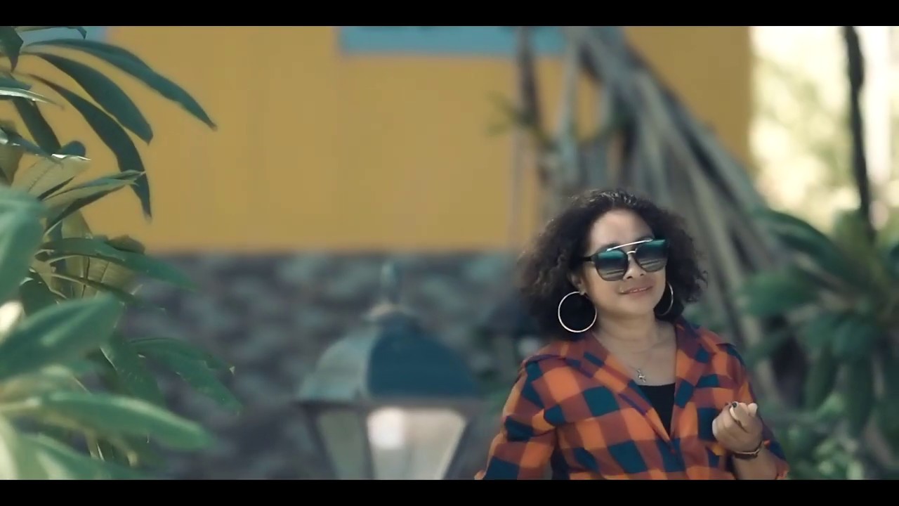 #LaguAmbonJoget2020#Mersye Sapulette KAU BILANG AKU CANTIK.Cipt..B.Flo..[ Official Music Video ]