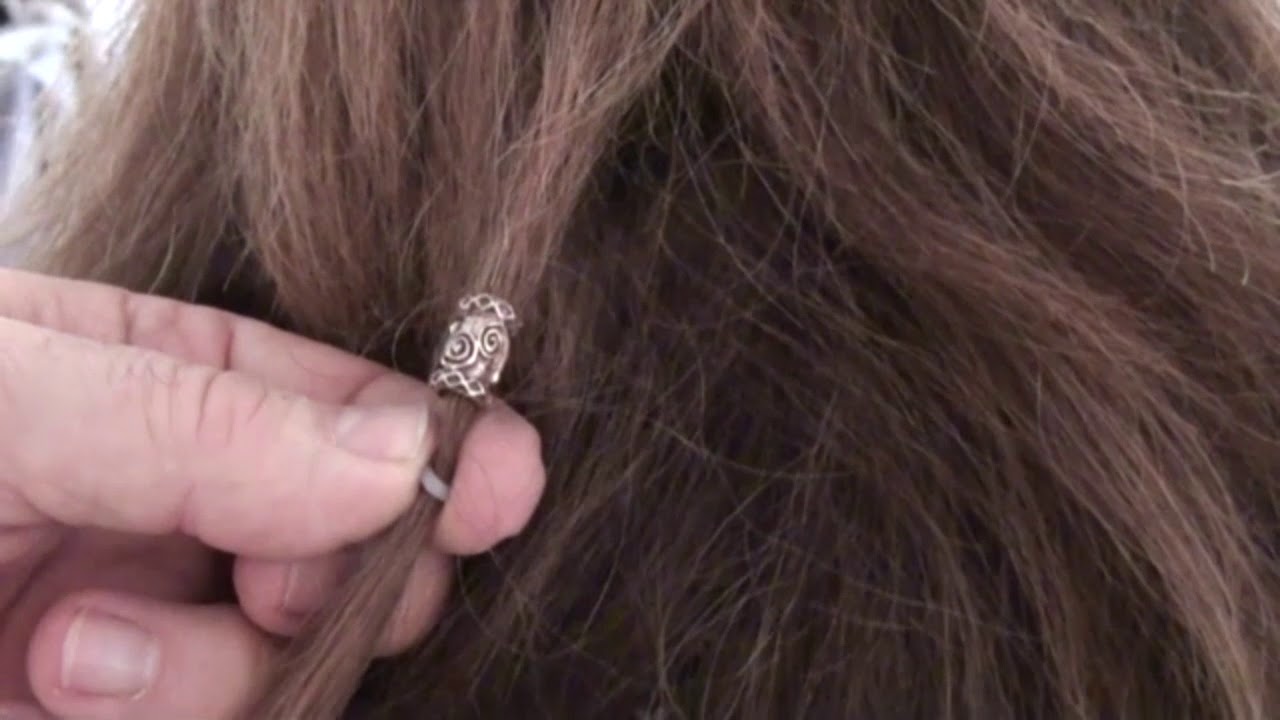 Comment fixer une perle de barbe de façon invisible