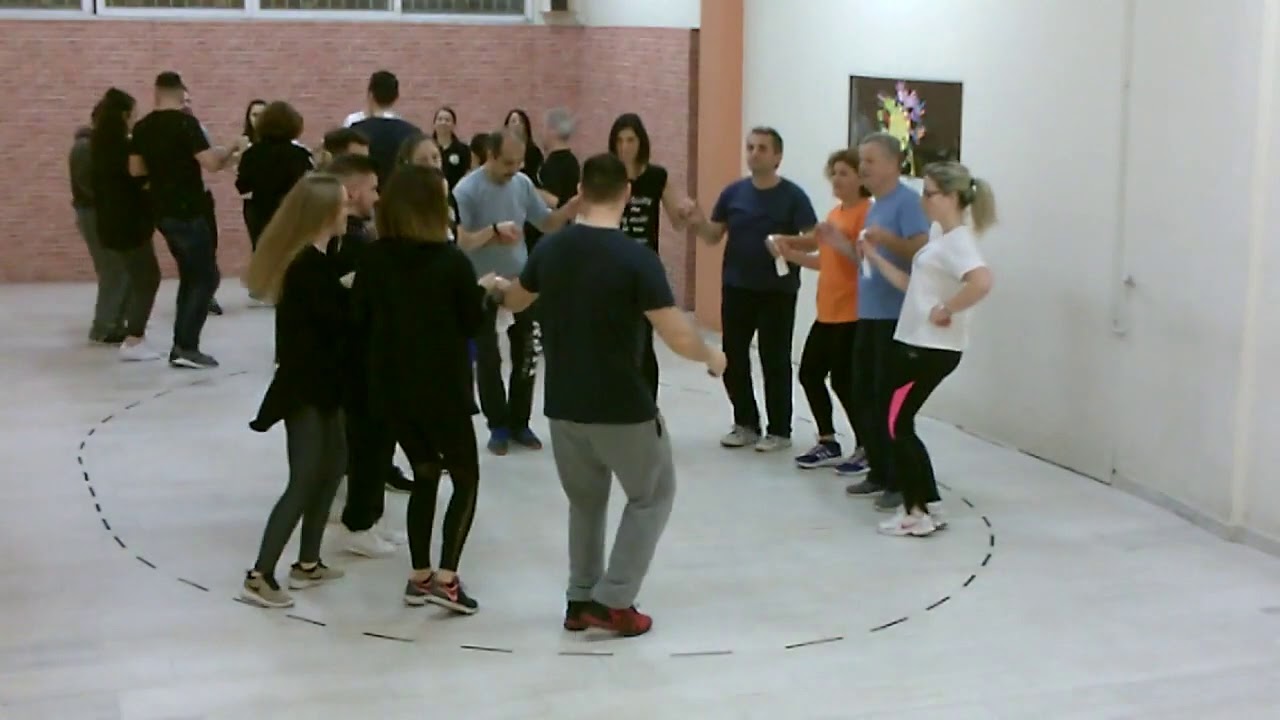 Συρτός από την Τζια