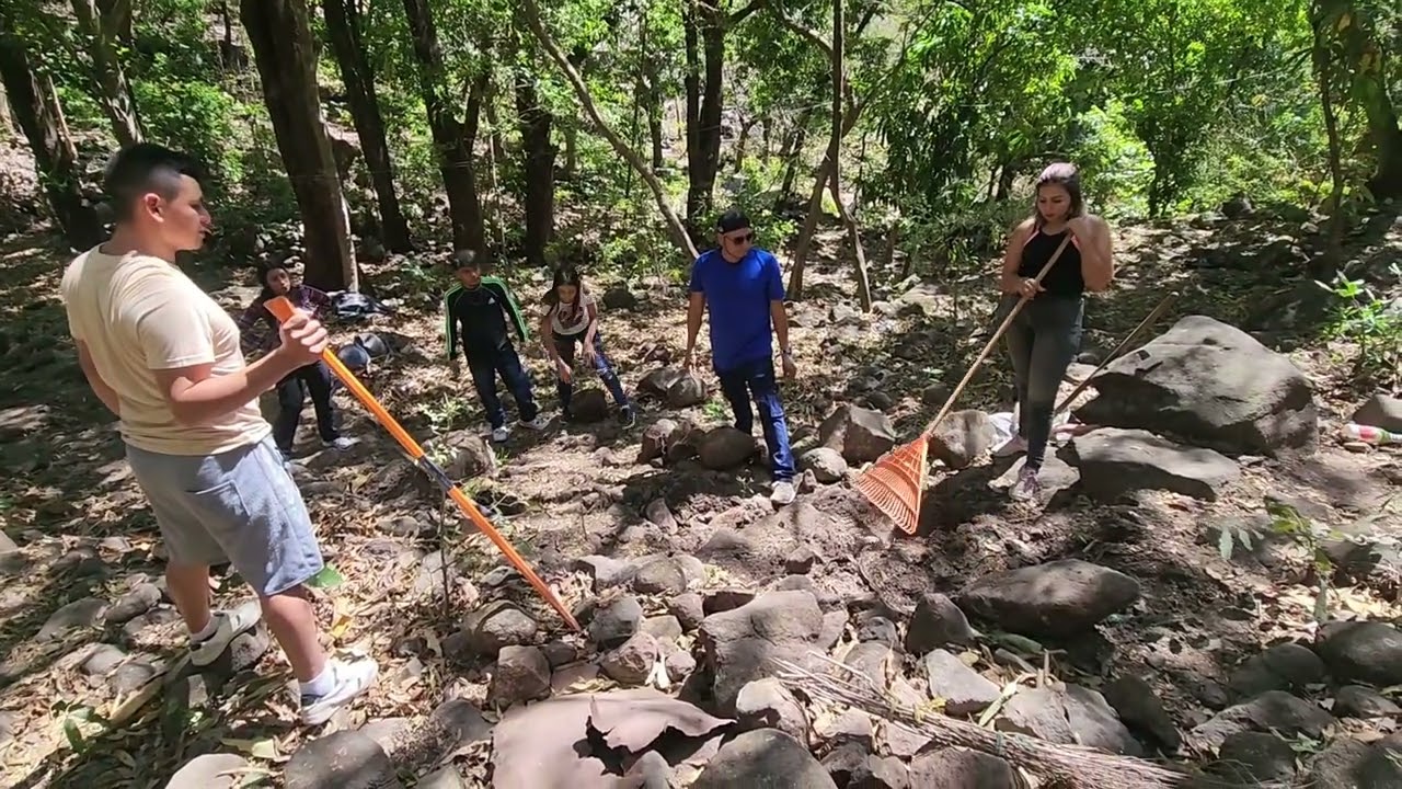 ⛏️⚒️Empezamos aser el camino que sele estará asiendo al matrimonio de 90 años eyos  estan alegres