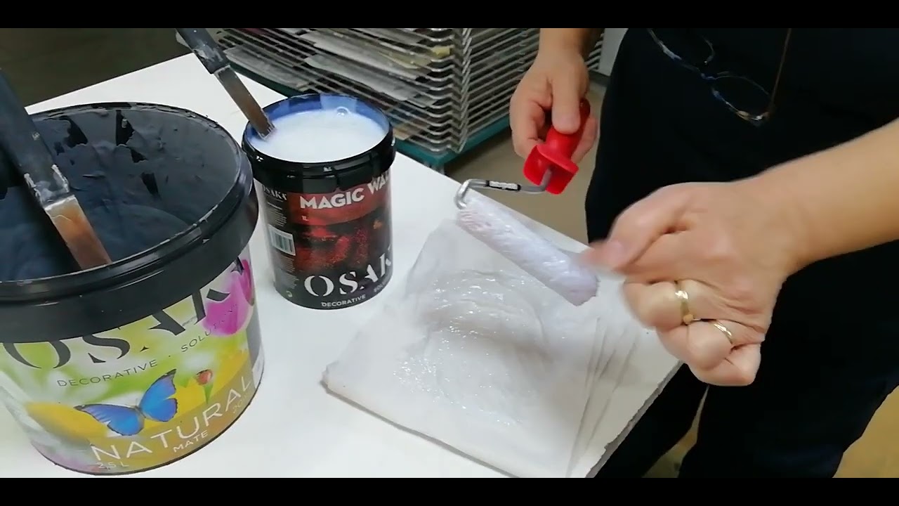 OsakaTV 46:  Magic Wall con rodillo sobre gris.