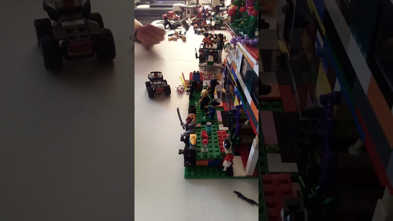 E1. The Lego Life show 