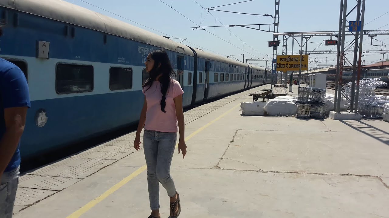 Train No 12231 Lucknow Chandigarh Sadbhavna Superfast Express Arriving Chandigarh Junction!!