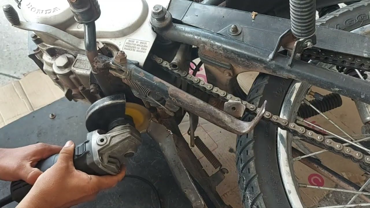 Como resolver Folga no cavalete central e no pedal de freio muita folga