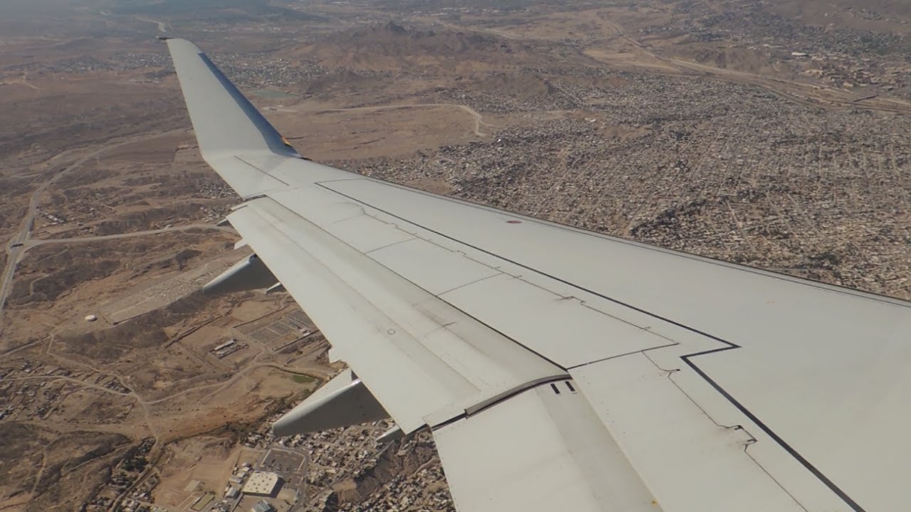 American Eagle (Compass) Embraer ERJ-175 [N204NN] landing in ELP