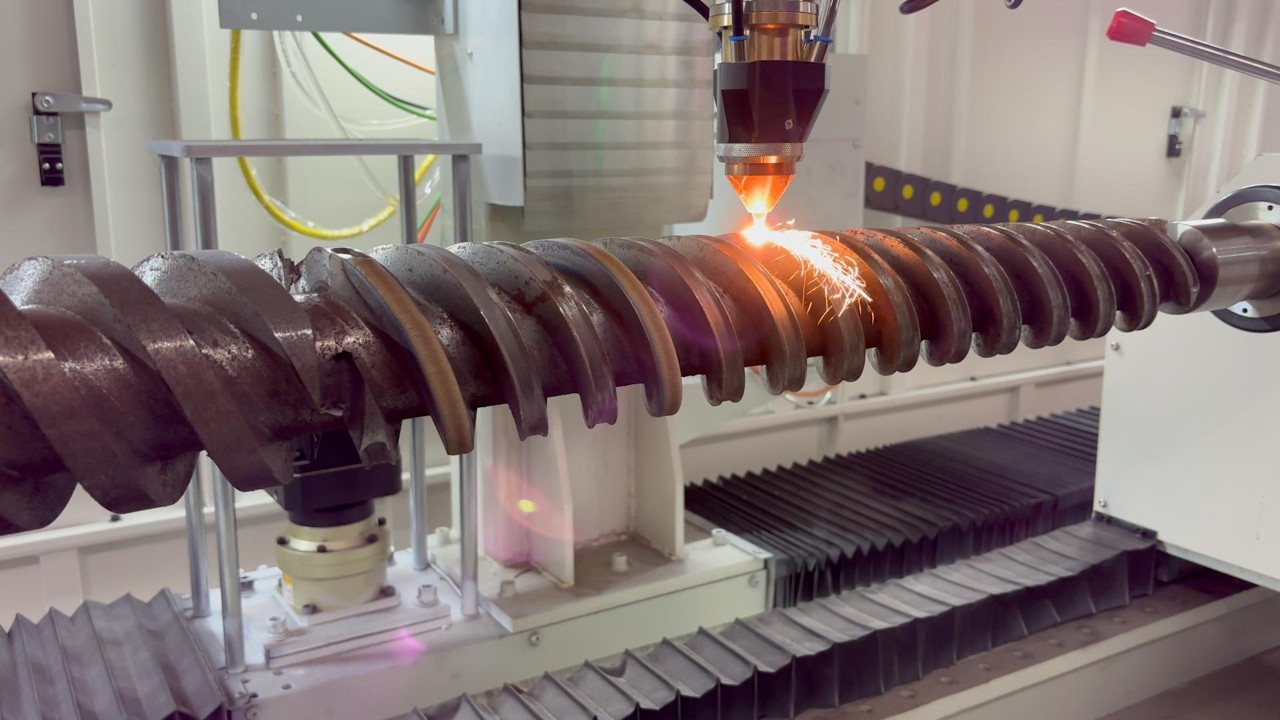Screw Laser Cladding Machine #lasercladding #screw #spiral #helix #ballscrew #threadedrod