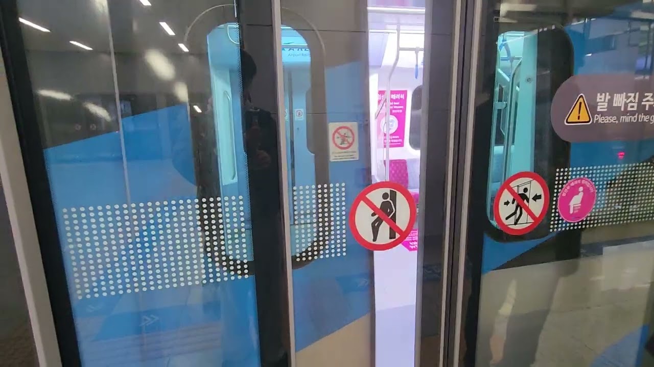 인천국제공항철도 서울행 일반열차 인천공항2터미널역 접근