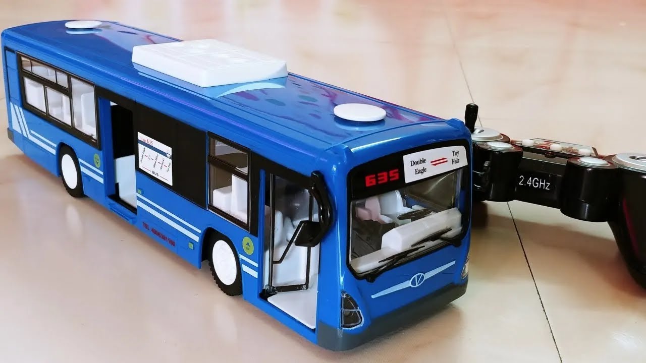 Kuku and Cucudu pretend play with RC Bus | Remote Control Toy Cars for kids | Radio control cars