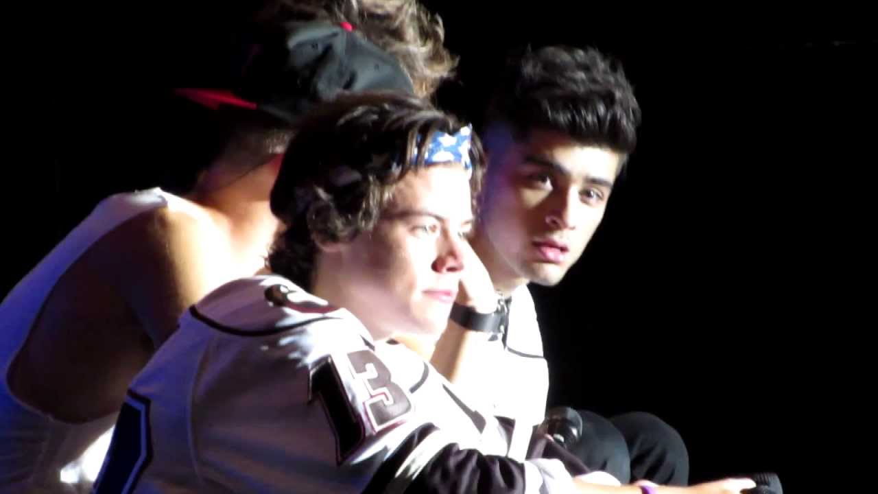 One Direction at Hershey Park - The Boys While Niall Is Speaking Towards The End