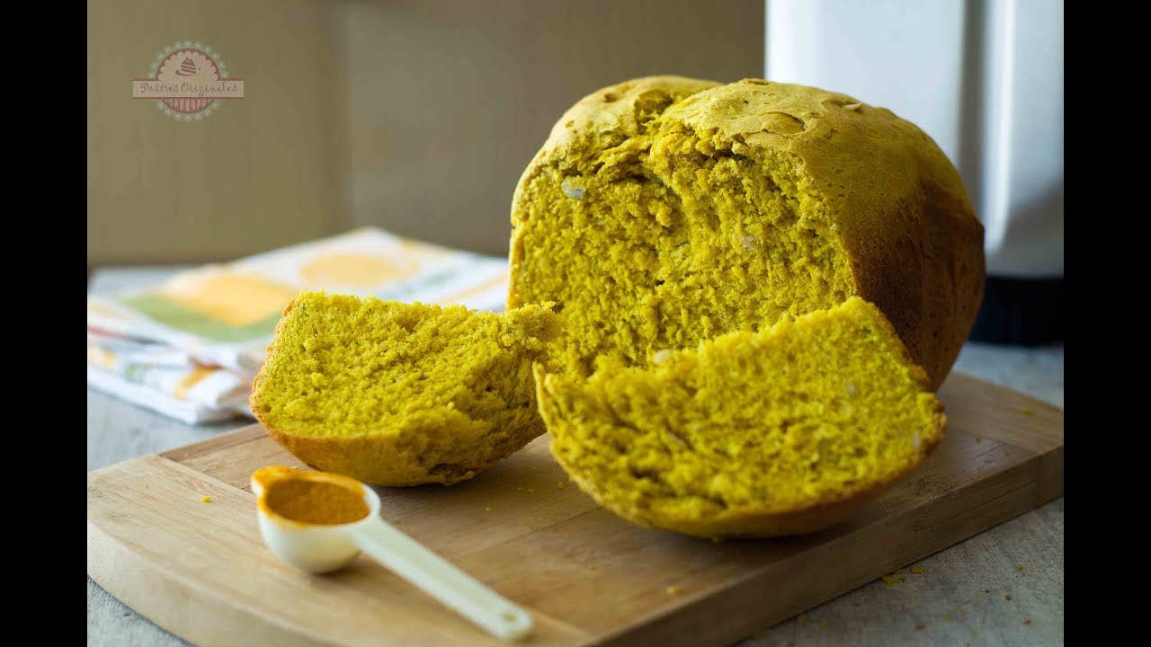Pan de cúrcuma y semillas de calabaza en panificadora