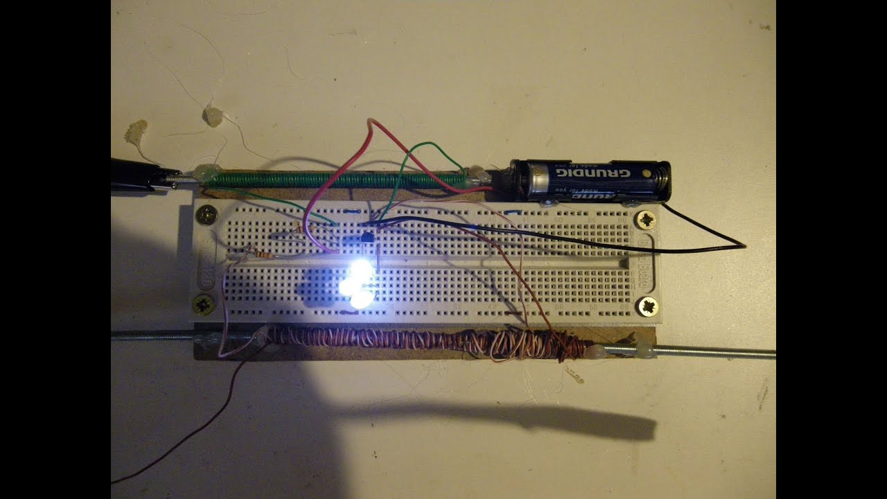 Ladr&oacute;n de julios sin toroide enciende 3 led con una pila 1.5v