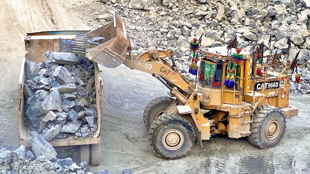 The Powerful Caterpillar 966E vs 966E Tumptruck Overloaded. Heavy machinery Loader 