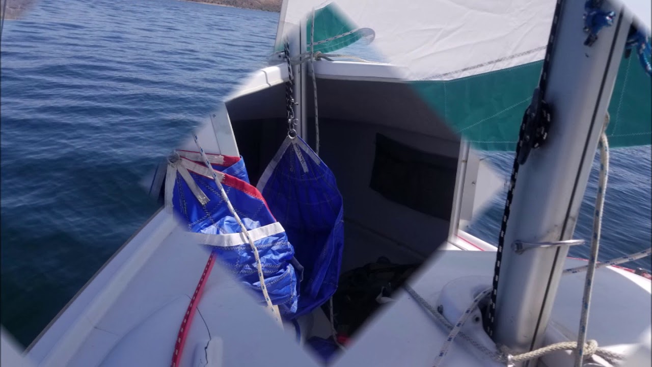 Hunter 216 Sailboat with Spinnaker